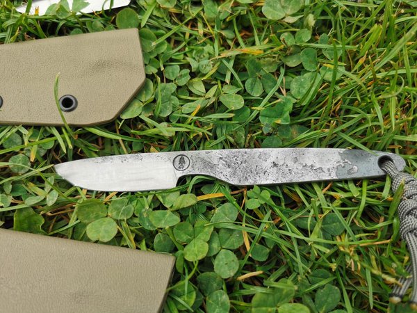 Customknife "ALLTID" mit Schmiedehaut